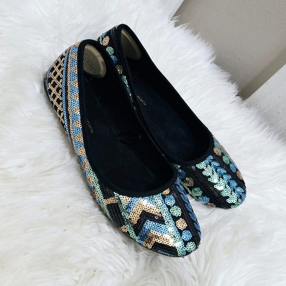 CL By Laundry Sequence Shiny Green Flats Size 7🌴 - Picture 1 of 5